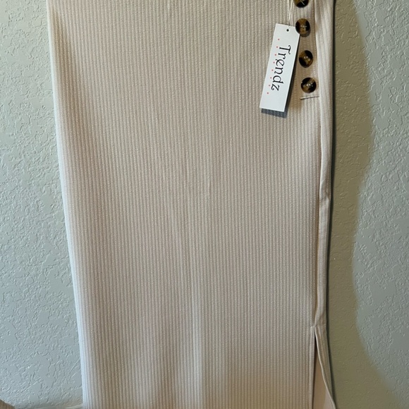 Cream Two-Piece Skirt Set – XL (New With Tags!) - Picture 4 of 7